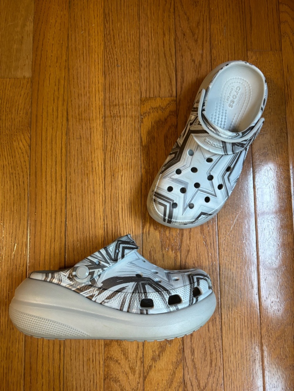 Crocs disco size 6